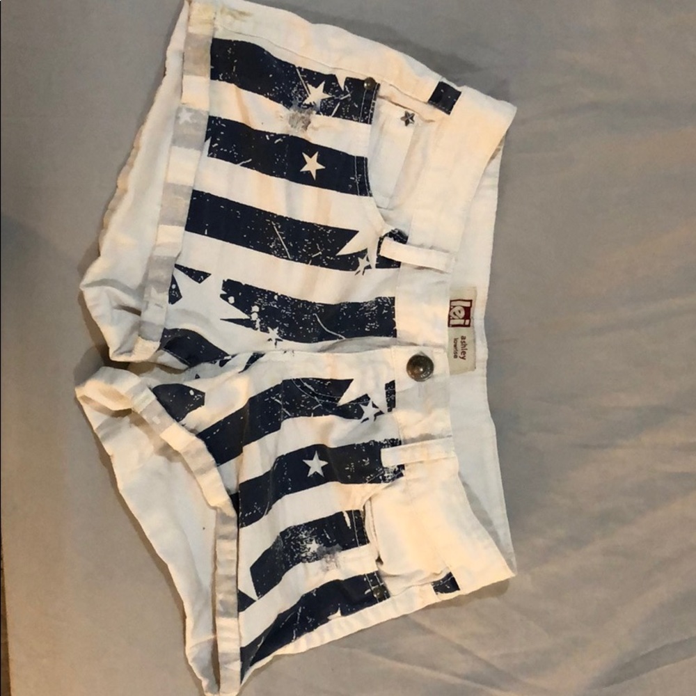 L.E.I. Size 9 Low Rise Blue Flag Striped Shorts